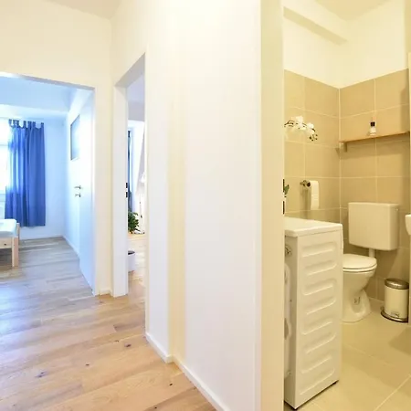 Relaxing Family + Parking Near Highway Apartment *