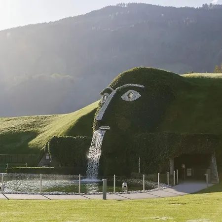 Relaxing Family + Parking Near Highway